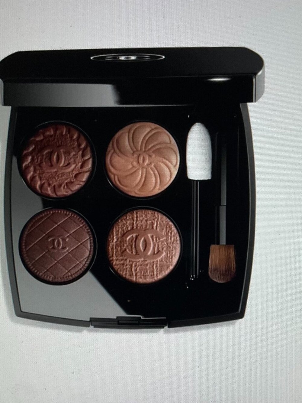 CHANEL LES 4 OMBRES BOUTONS Multi-effect Quadra Eyeshadow, 219 - BOUTONS COUTURE